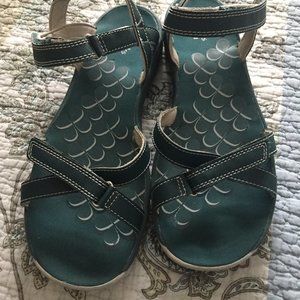 Clark's women's sandals size 8